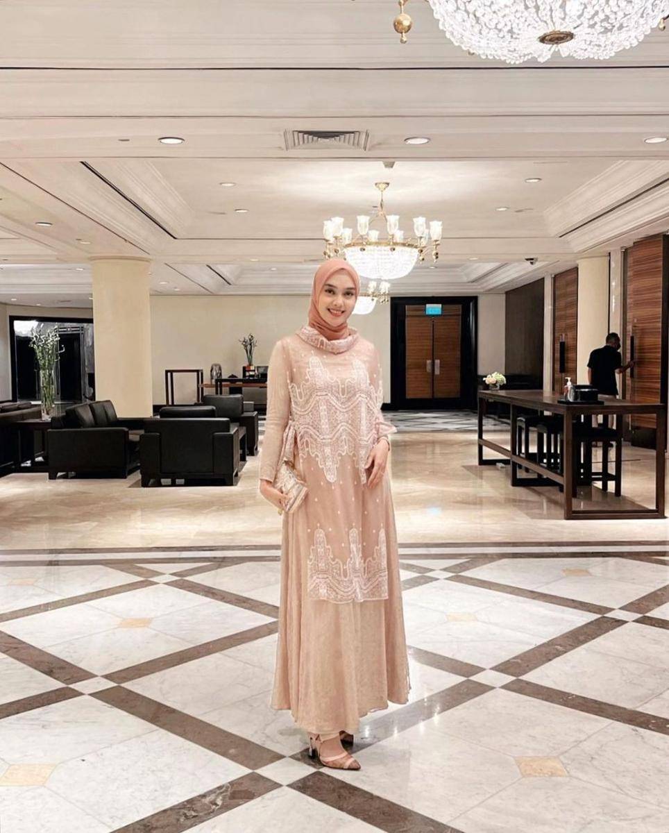 OOTD brokat. (instagram.com/tiqasya)