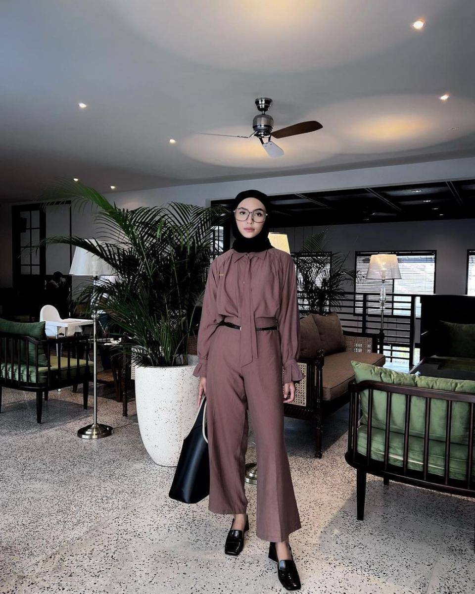 OOTD simple elegan. (instagram.com/fitawww)
