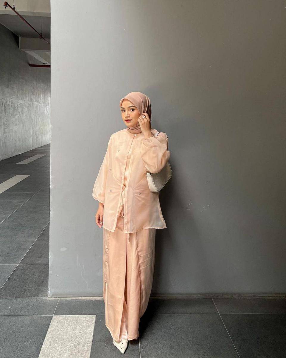 OOTD simple elegan. (instagram.com/fiaa.al)