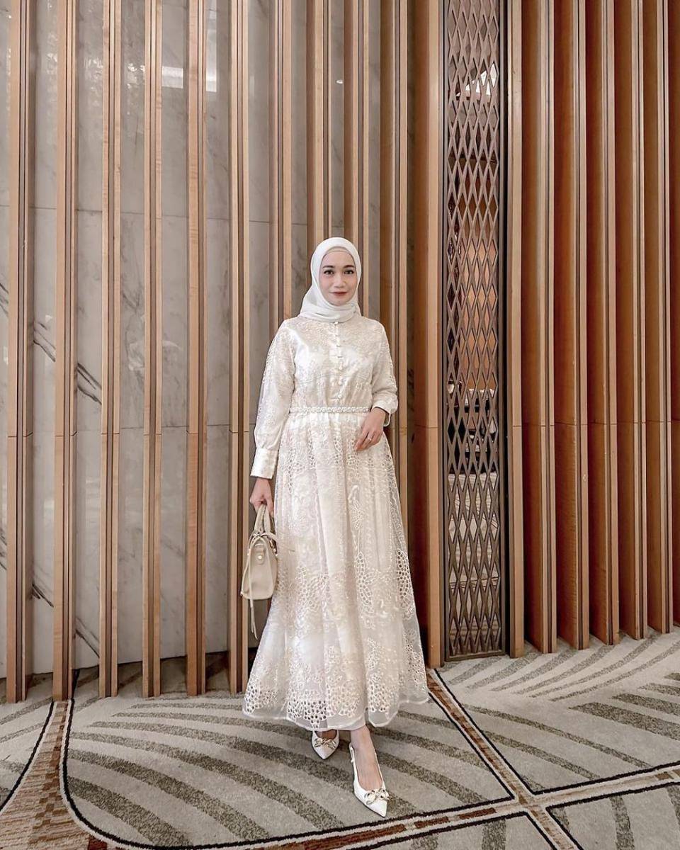 OOTD simple elegan. (instagram.com/uwiemariska)