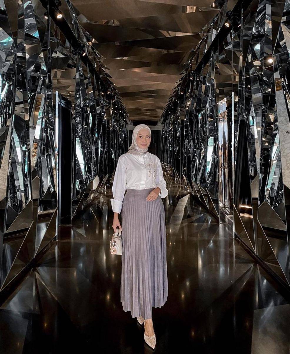 OOTD simple elegan. (instagram.com/uwiemariska)