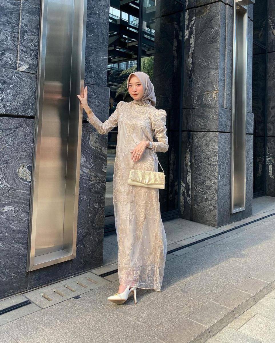 OOTD brokat. (instagram.com/zahrasucirr)