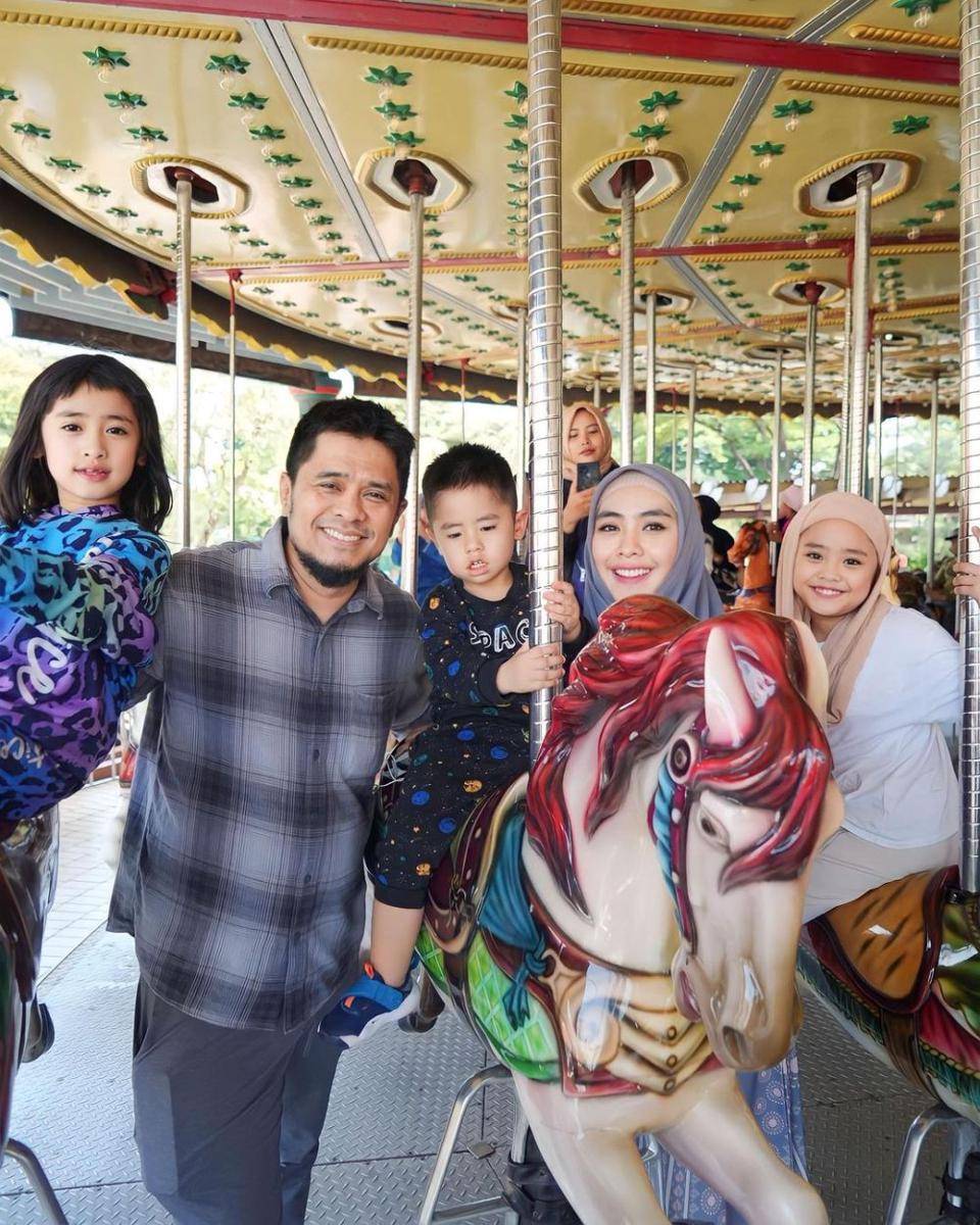 potret keluarga Oki Setiana Dewi (instagram.com/okisetianadewi)