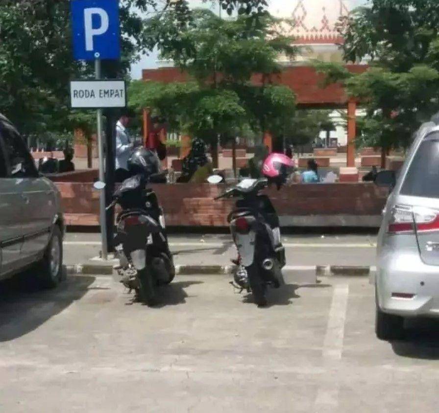 potret kocak kalau di-zoom (twitter.com/txtdriojol)