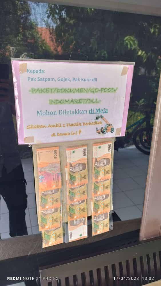 kurir antar paket pas Lebaran (twitter.com/txtdrikurir)