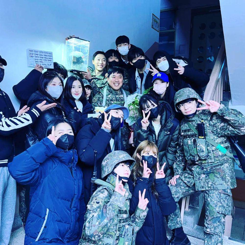 momen kedekatan Lee Soon Won dengan cast Duty After School di balik layar (instagram.com/lee_soon_won)