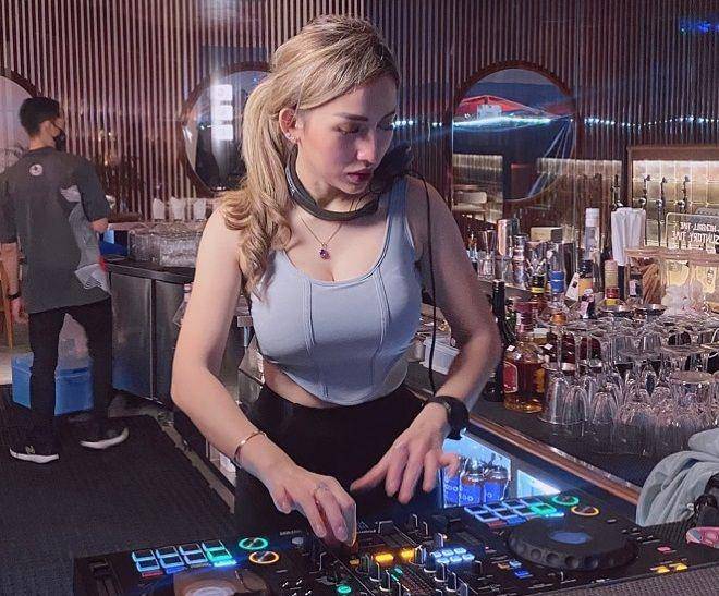 Andiez istri Iqbal Pakula (Instagram.com/andiezdelanuite_dj)