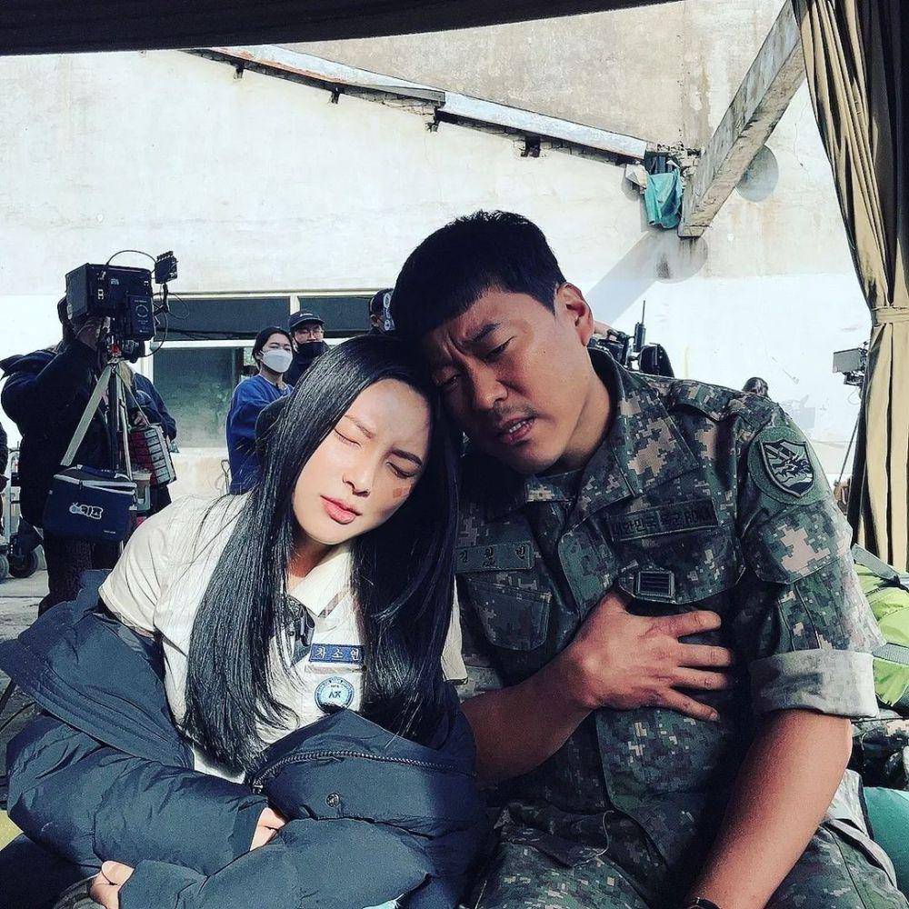 momen kedekatan Lee Soon Won dengan cast Duty After School di balik layar (instagram.com/lee_soon_won)
