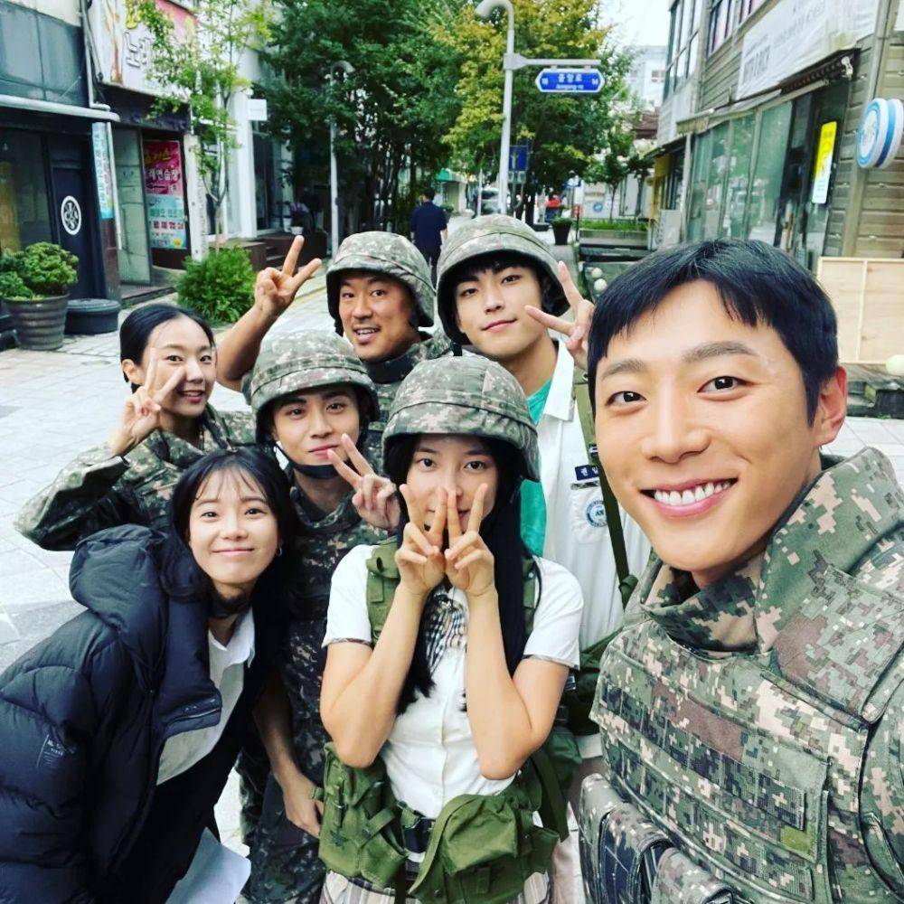 momen kedekatan Lee Soon Won dengan cast Duty After School di balik layar (instagram.com/lee_soon_won)
