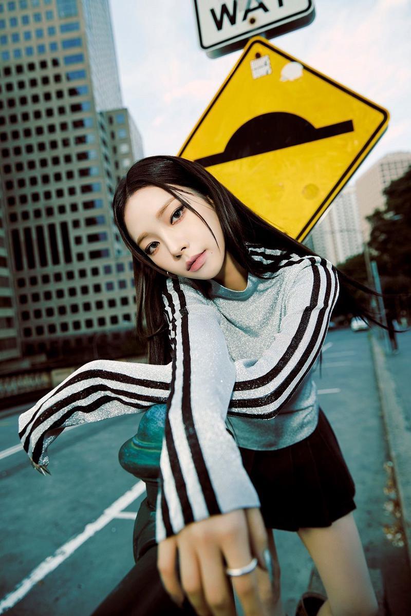 Karina aespa di teaser image mini album ketiga "MY WORLD" (twitter.com/aespa_official)