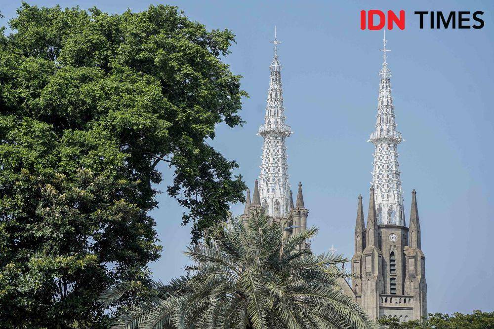 ilustrasi Gereja Katedral Jakarta (19/4/2023). (IDN Times/Herka Yanis)