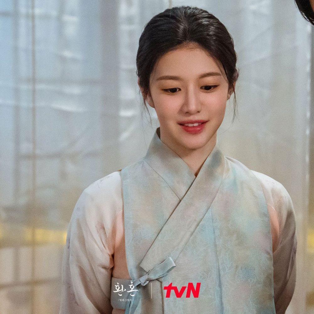 potret Go Yoon Jung dalam drama Alchemy of Souls (dok. tvN)
