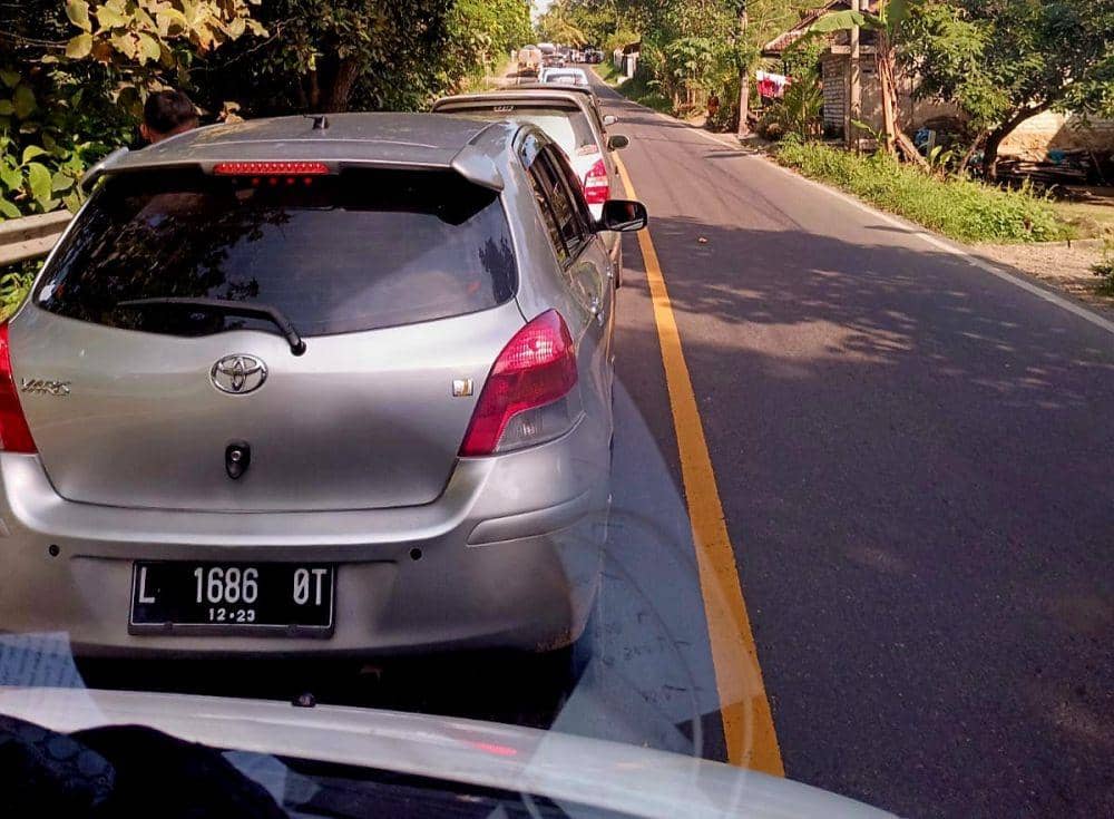 Poros Selatan Madura Macet saat Arus Balik, Warga Tagih Kereta Api