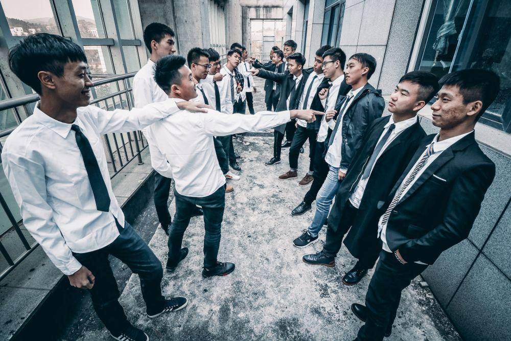Dunia ini banyak dipenuhi oleh orang-orang yang tidak sadar atas kesalahannya. (unsplash.com/Jerry Zhang)