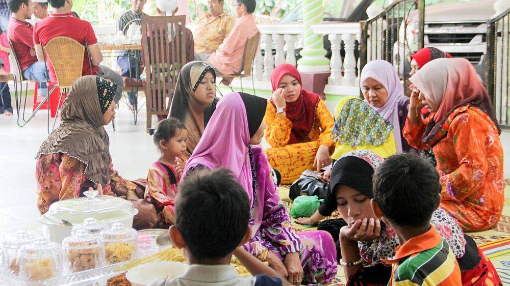 ilustrasi tradisi balik kampong di Malaysia (commons.wikimedia.org/Sham Hardy)