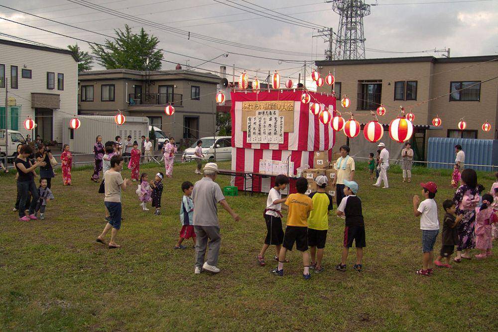 ilustrasi mudik di Jepang (commons.wikimedia.org/MIKI Yoshihito)