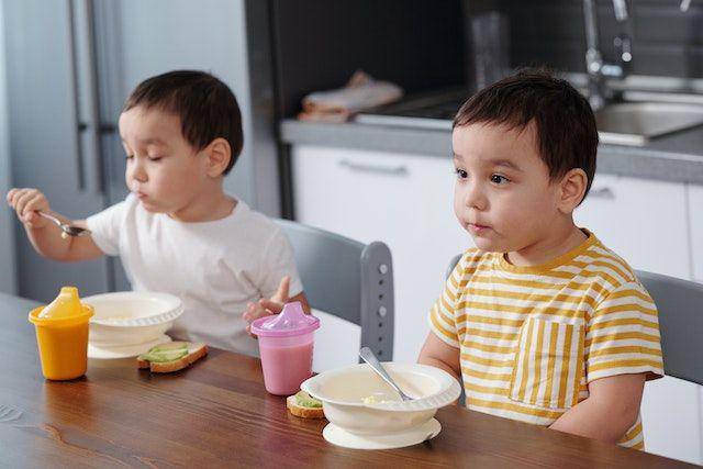 Ilustrasi anak makan-makanan lembut (Pexels.com/Jep Gambardella )