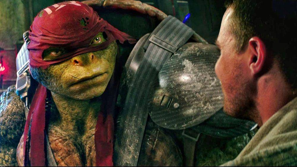Alan Ritchson (kiri) di film Teenage Mutant Ninja Turtles: Out of the Shadows (dok. Paramount Pictures/Teenage Mutant Ninja Turtles: Out of the Shadows)