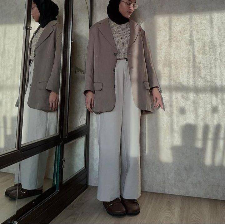 Feby putri saat mengenakan pakaian sang ibu(instagram.com/ @fbyputrinc)