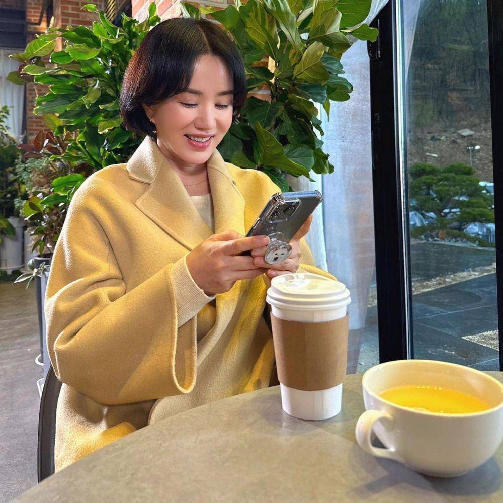 Uhm Jung Hwa (Instagram.com/umaizing)