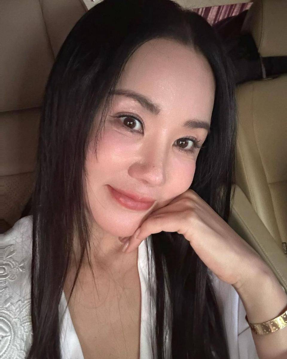 Uhm Jung Hwa (Instagram.com/umazing)