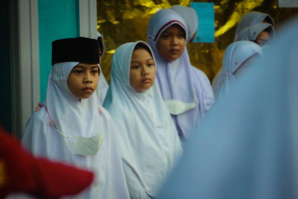 Mendapatkan edukasi tidak harus di bangku sekolah. (unsplash.com/Syahrul Alamsyah Wahid)