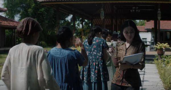 Antrean para pelamar di kediaman keluarga Atmojo ( Dok. MD Pictures / Sewu Dino )