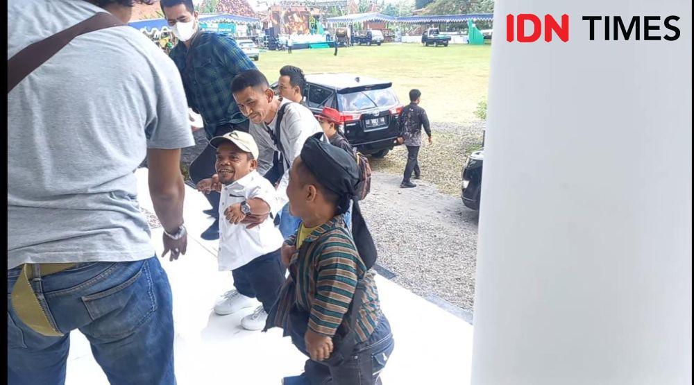 Sejumlah artis dalam acara deklarasi Capres dan bazar Pasar untuk Rakyat PPP. (IDN Times/Herlambang Jati Kusumo)