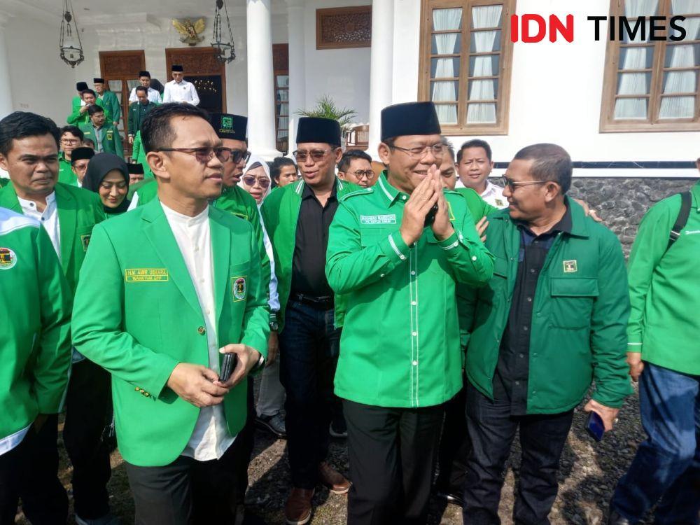 Plt Ketua Umum PPP, Muhammad Mardiono (tengah) usai pengumuman bacapres PPP, Rabu (26/4/2023). (IDN Times/Herlambang Jati Kusumo)