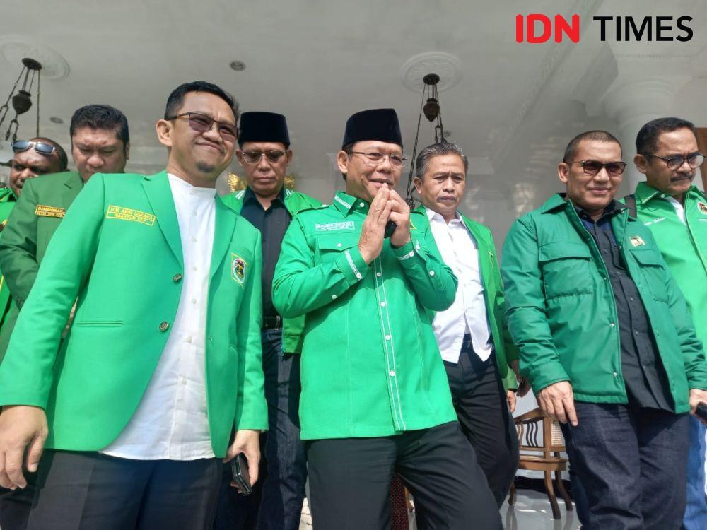 Plt Ketua Umum PPP, Muhammad Mardiono (tengah) usai pengumuman bacapres PPP, Rabu (26/4/2023). (IDN Times/Herlambang Jati Kusumo)