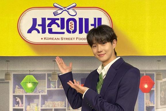 9 Harga Outfit Choi Woo Shik di Variety Show Jinny's Kitchen