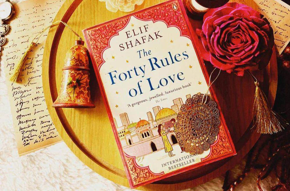 Novel The Forty Rules of Love (instagram.com/folded_words)