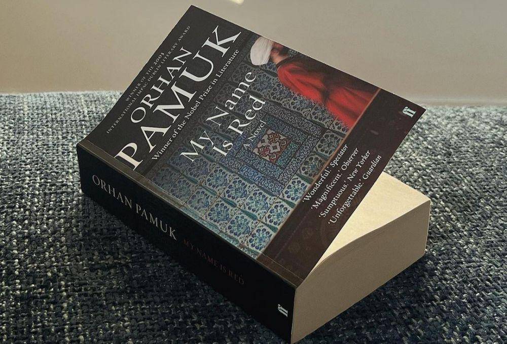 Novel My Name Is Red (instagram.com/the_readersdiary)