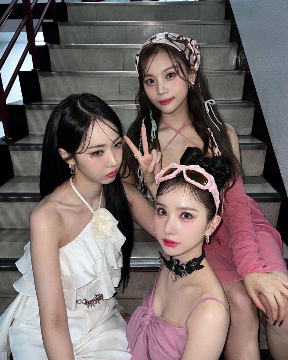 potret SinB bersama VIVIZ (instagram.com/bscenez)