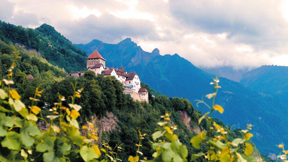 potret Liechtenstein (unsplash.com/ Alex Houque)