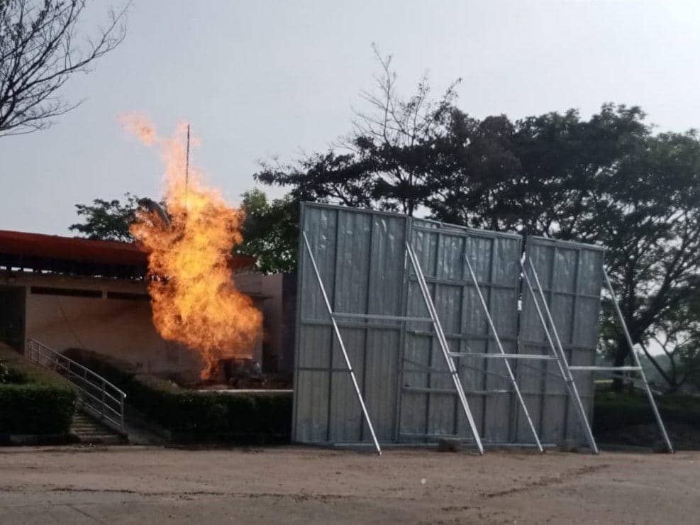 Tak Kunjung Padam, Semburan Api di Rest Area 86 B Cipali Dilokalisasi