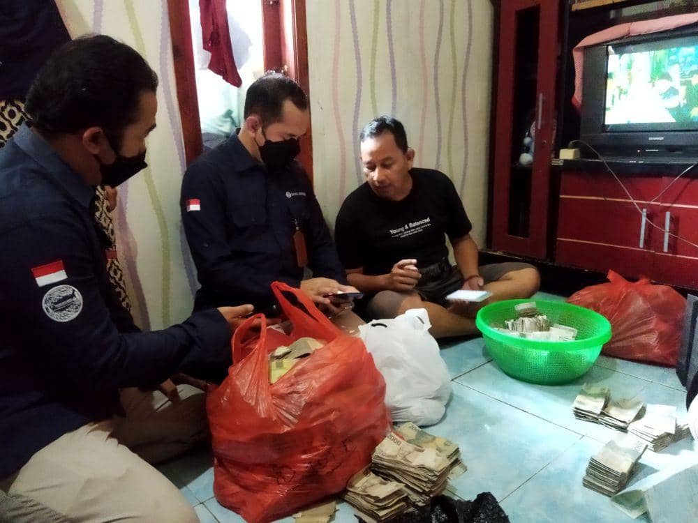Sebagian Uang Tabungan Kakek Sarneli di Serang Hilang