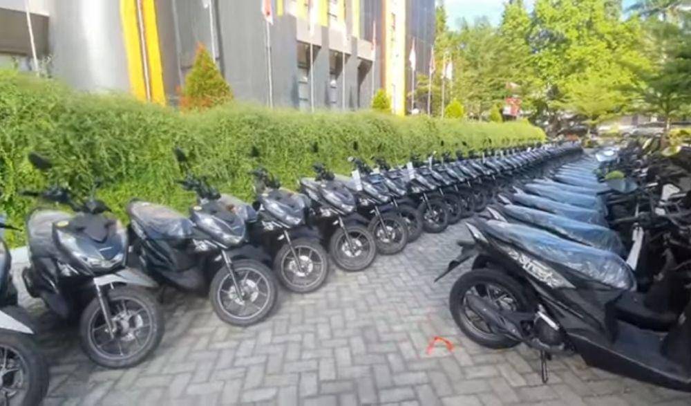 Ratusan kendaraan dinas dihibahkan untuk pekasih Lotim (Facebook / Humas Protokol Lotim)