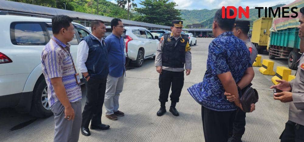 UPP Satgas Saber Pungli NTB melakukan pemantauan di Pelabuhan Lembar Lombok Barat. (IDN Times/Muhammad Nasir/bt)