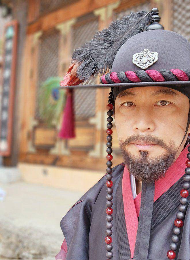 Oh Man Seok di drama The Secret Romantic Guesthouse (twitter.com/argang5)