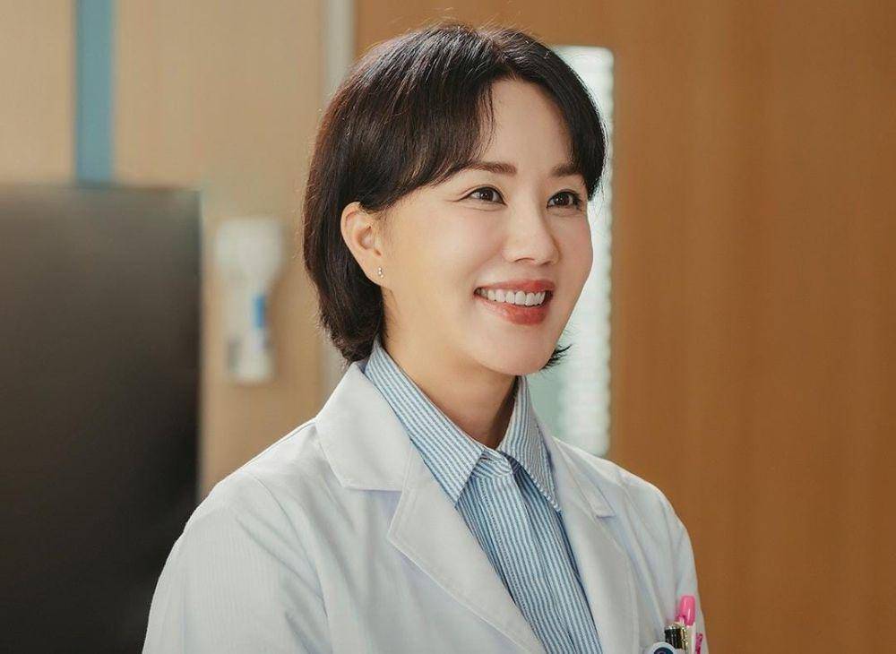 Uhm Jung Hwa di drama Doctor Cha (instagram.com/jtbcdrama)