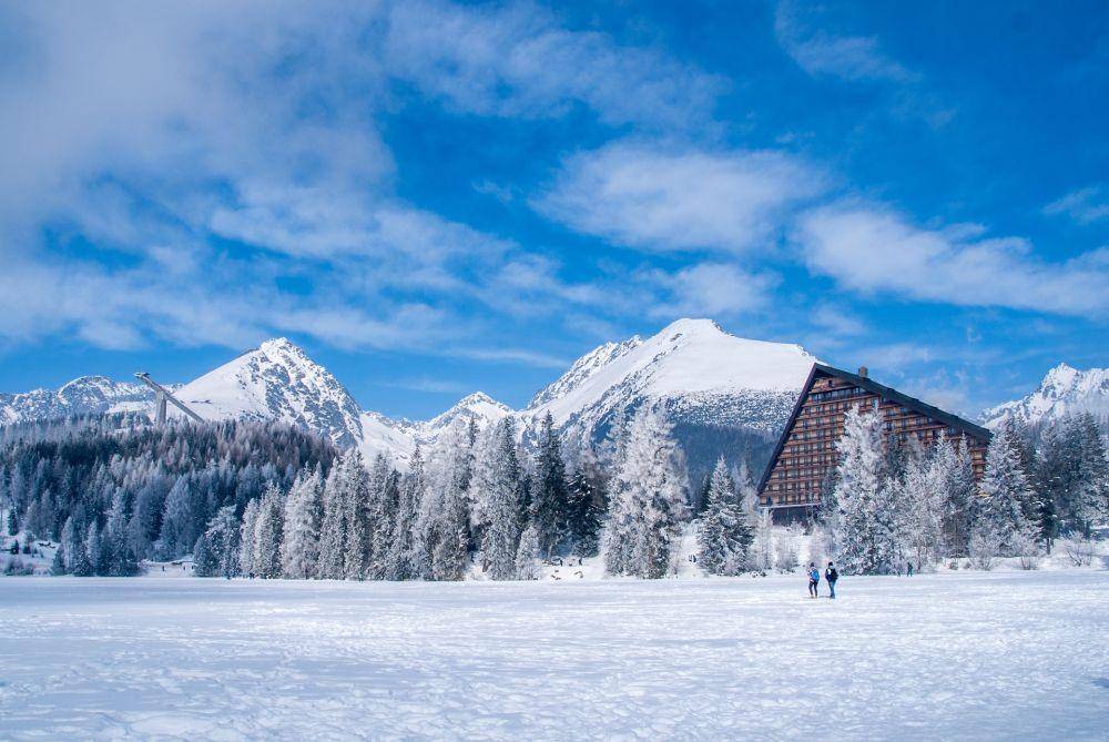 Potret Štrbské Pleso di Slovakia (unsplash.com/kasiape)