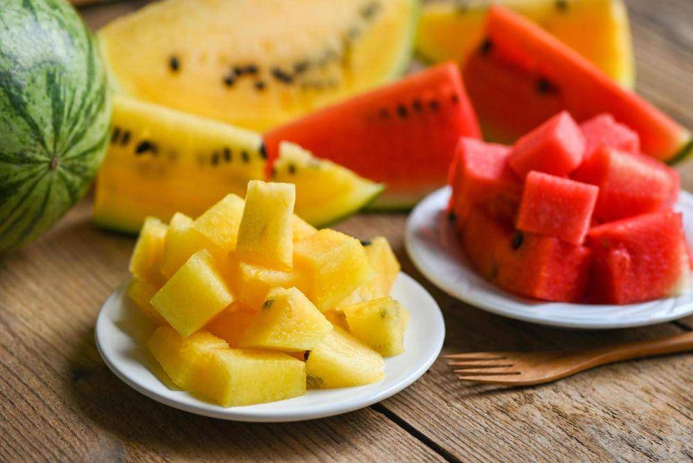 ilustrasi buah potong (vecteezy.com/Bigc Studio)