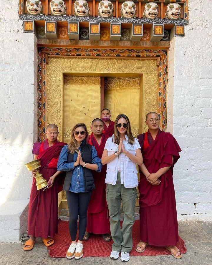 Luna Maya di Bhutan (instagram.com/lunamaya)