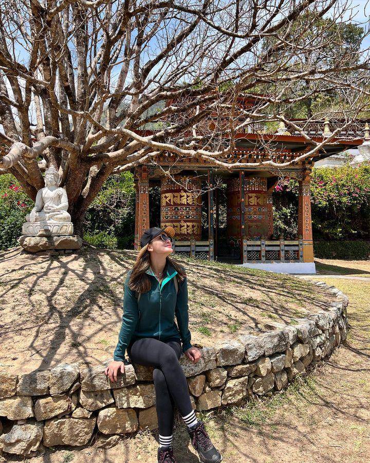 Luna Maya di Bhutan (instagram.com/lunamaya)