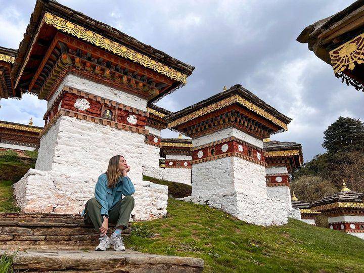 Luna Maya di Bhutan (instagram.com/lunamaya)