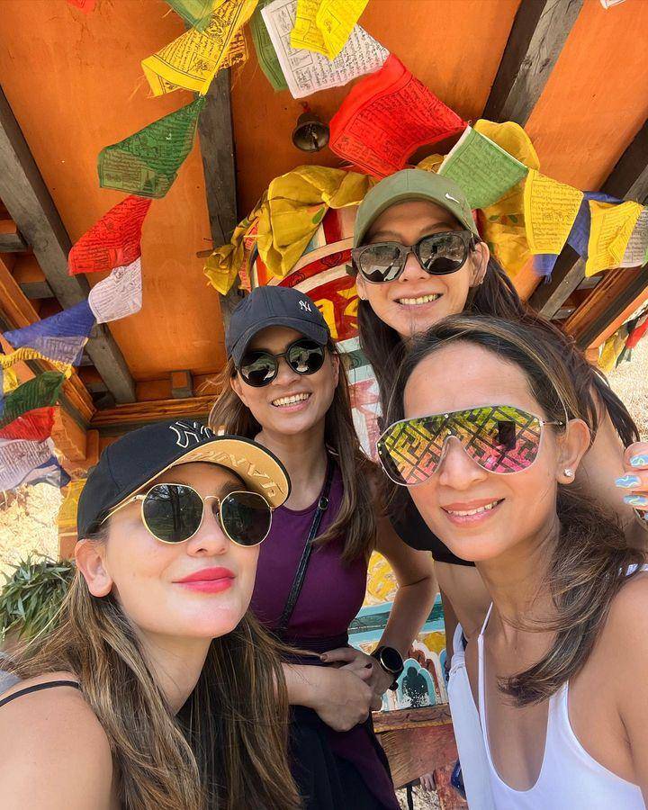 Luna Maya di Bhutan (instagram.com/lunamaya)