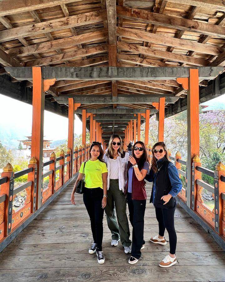 Luna Maya di Bhutan (instagram.com/lunamaya)