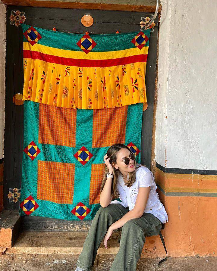 Luna Maya di Bhutan (instagram.com/lunamaya)