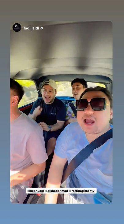 potret Raffi Ahmad, Alshad, Fadil Jaidi, dan Keanu Agl keliling Bali naik Mini Cooper Mr. Bean (instagram.com/raffinagita1717)
